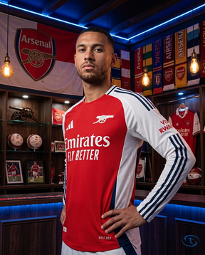 Camisa Arsenal Home 2024/25 - Jogador Adidas Masculino - Vermelho e Branco - Side View | Sant Sport