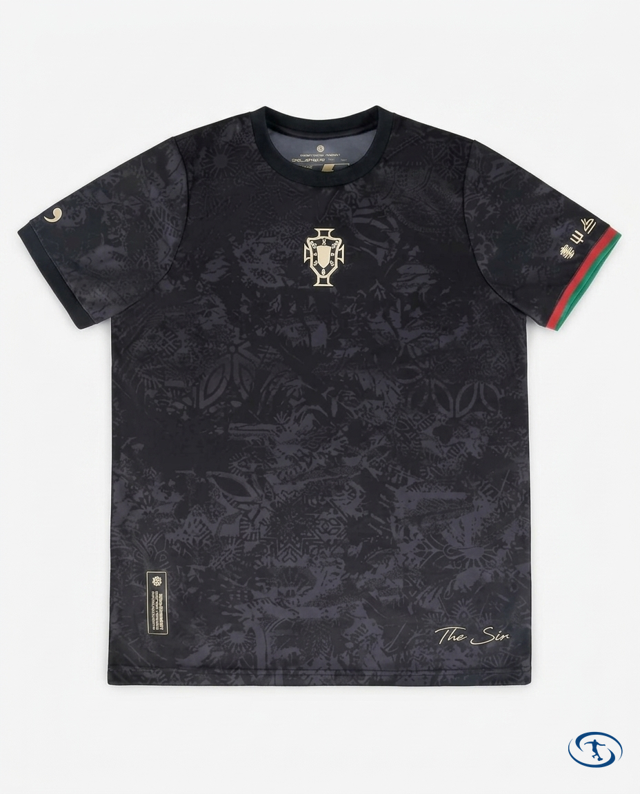 Cristiano Ronaldo "GOAT" Jersey Special Edition Comma Football - Packshot | Sant Sport