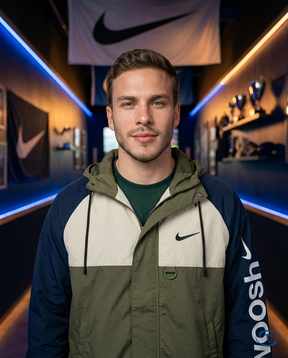 Nike Men's - Blue e Verde Windbreaker - Badge Close-Up | Sant Sport