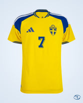 Sweden Authentic Home Larsson 7 Shirt 2026-2027 (Legend Printing) - Men's | Sant Sport